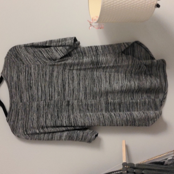 Torrid sweater size 0 equivalent XL - Picture 3 of 3